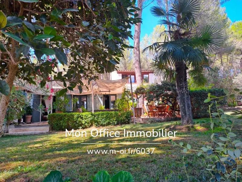 Maison - 236 m² - 7 pièces