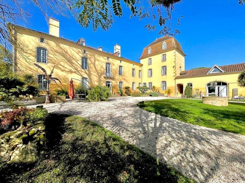 Château - 1 600 m² - 50 pièces