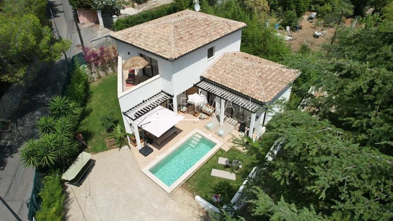 Maison - 220 m² - 7 pièces