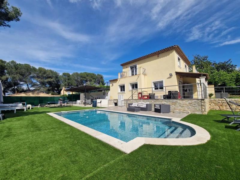 Villa - 190 m² - 6 pièces