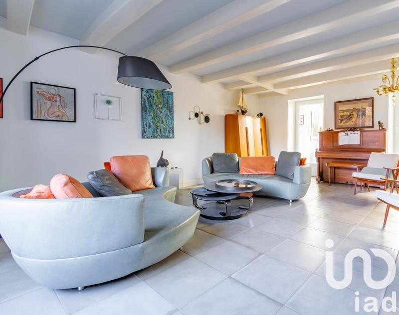 Maison - 238 m² - 9 pièces