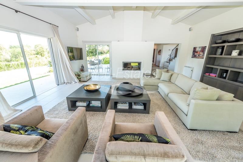 Villa - 261 m² - 6 pièces