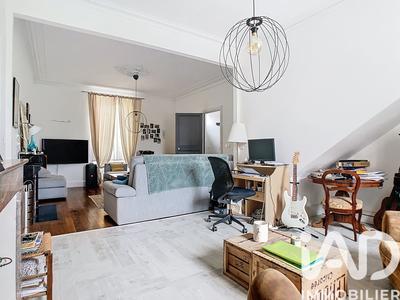 Maison - 285 m² - 9 pièces