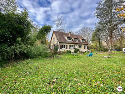 Maison - 284 m² - 12 pièces