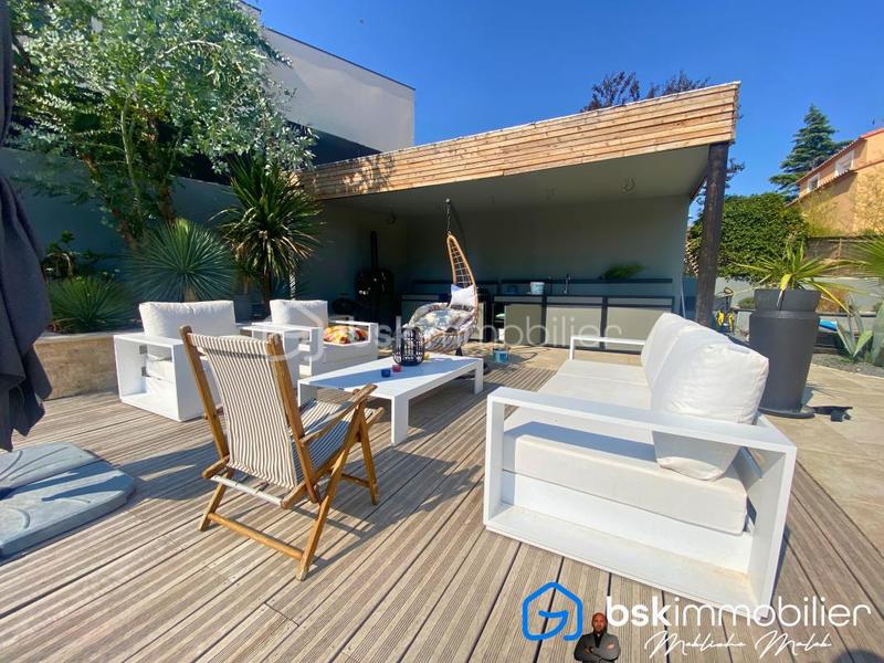 Maison - 250 m² - 6 pièces