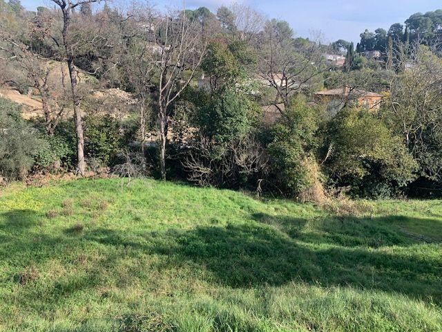 Terrain constructible - 1 350 m²