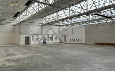 Entrepôt - 820 m²