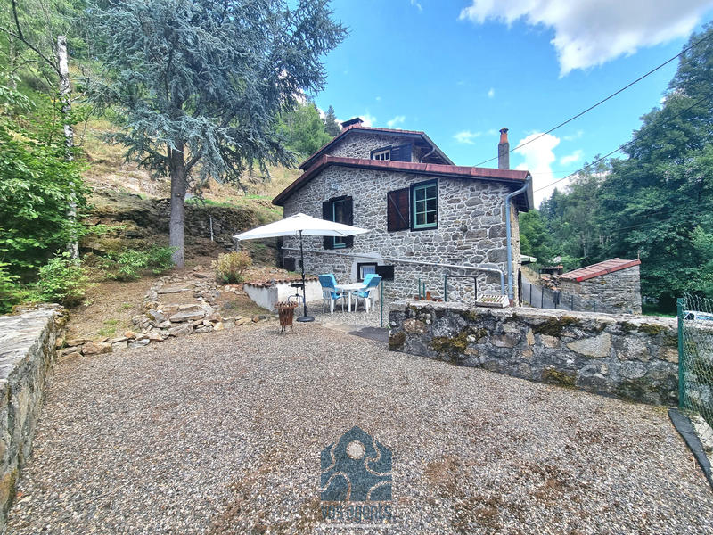 Propriété - 250 m² - 8 pièces