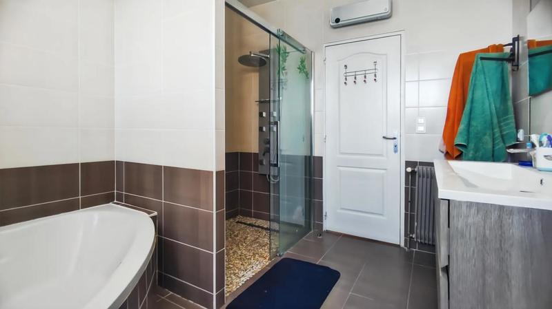 Maison - 195 m² - 7 pièces