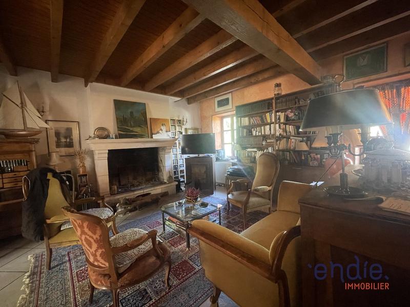 Maison - 230 m² - 10 pièces