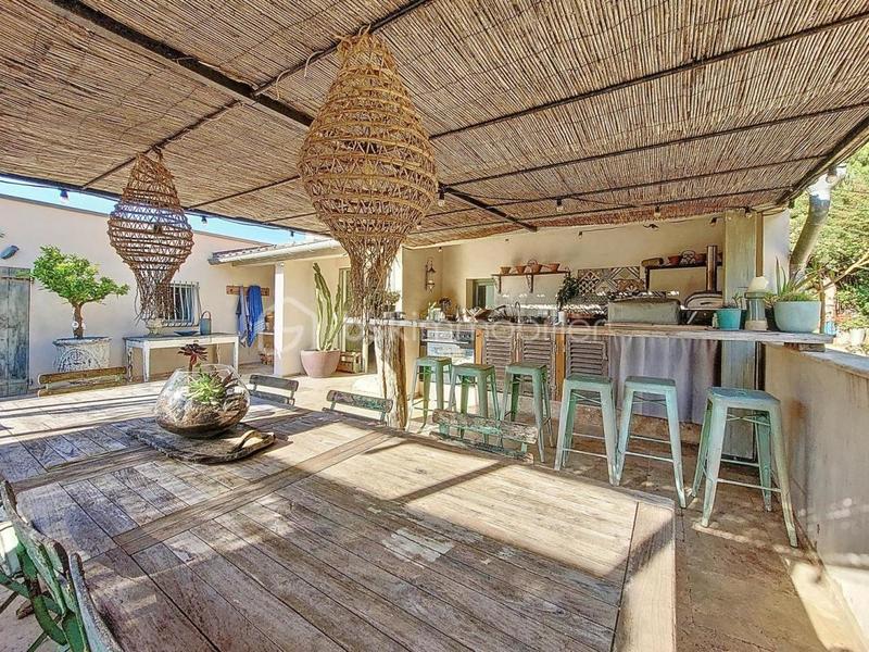 Maison - 254 m² - 8 pièces