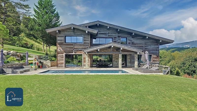 Maison - 219 m² - 7 pièces