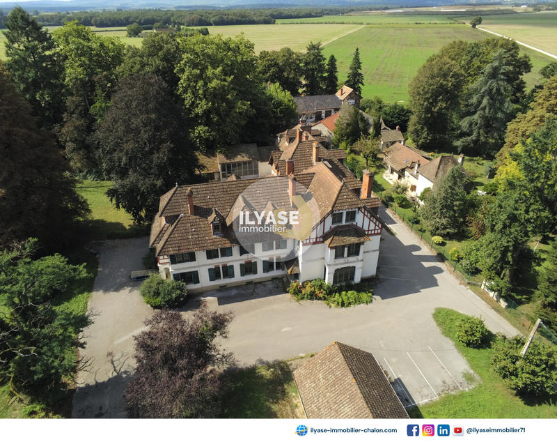 Propriété - 1 200 m² - 32 pièces