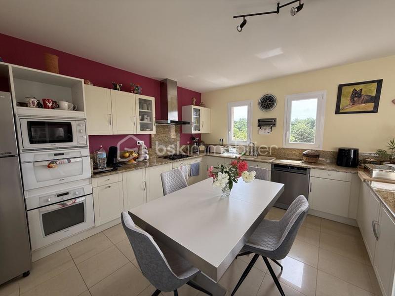 Propriété - 210 m² - 7 pièces