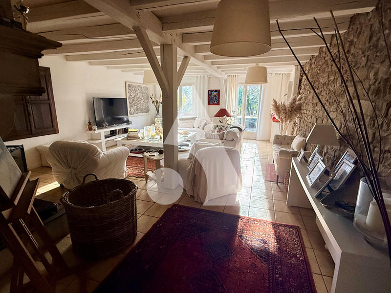 Maison - 320 m² - 8 pièces