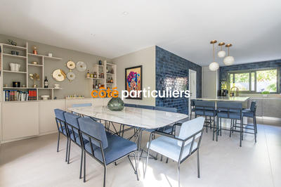 Maison - 235 m² - 8 pièces
