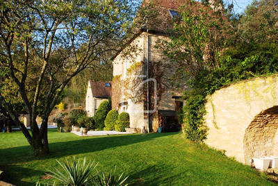 Maison - 330 m² - 12 pièces