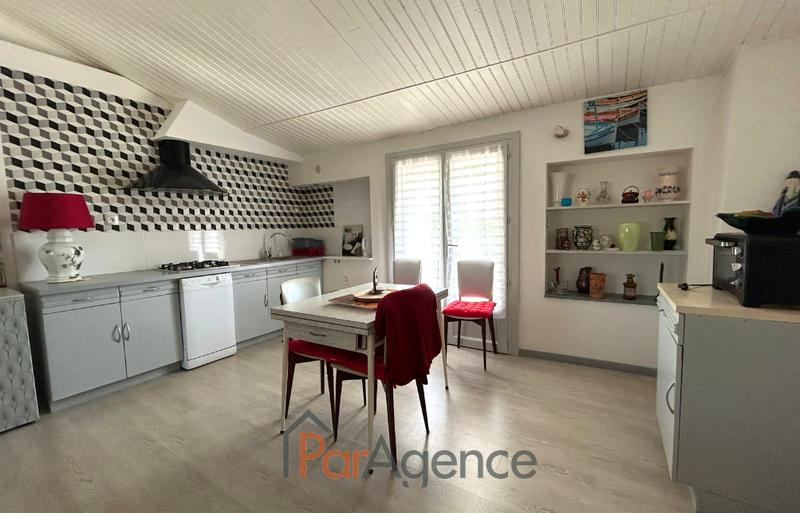 Maison - 247 m² - 9 pièces