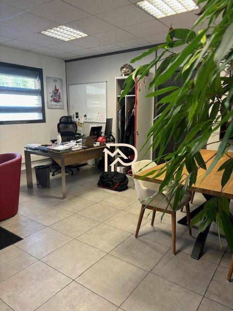 Local d'activités - 203 m²