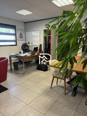 Local d'activités - 203 m²