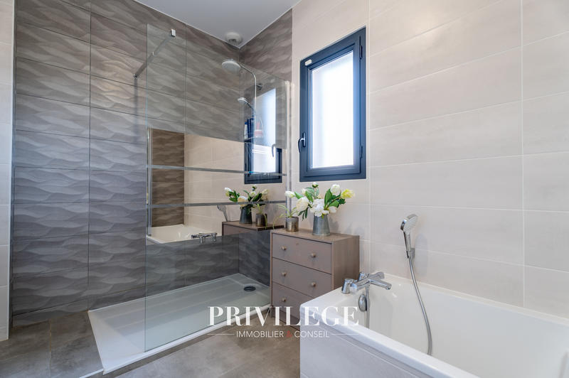 Maison - 199 m² - 6 pièces