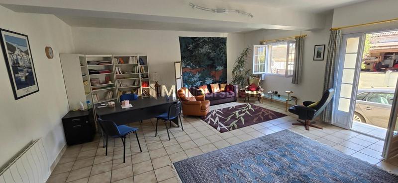 Propriété - 250 m² - 6 pièces