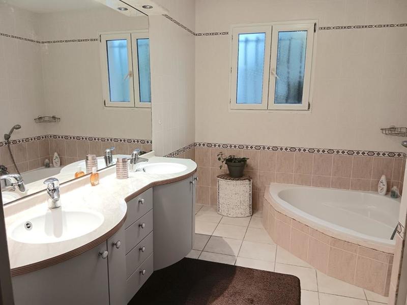 Maison - 215 m² - 6 pièces