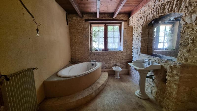 Maison en pierre - 84 m² - 3 pièces