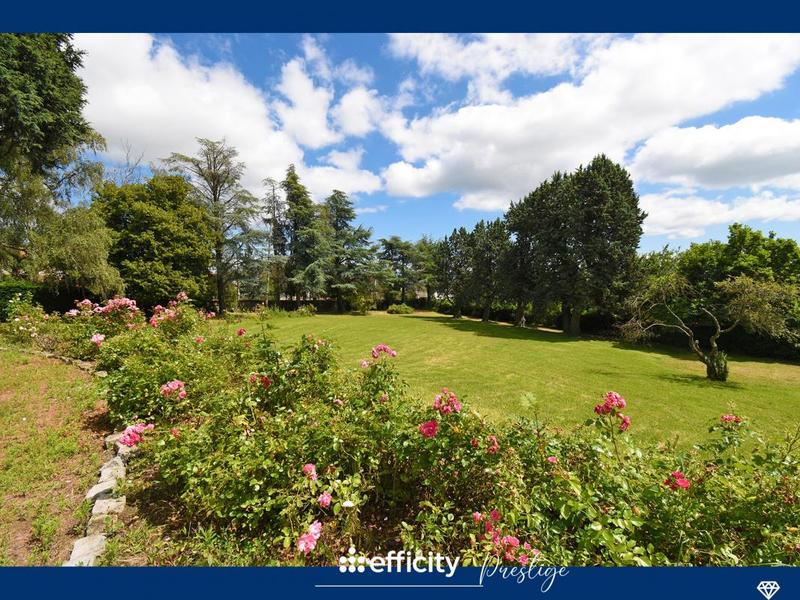 Maison - 450 m² - 16 pièces