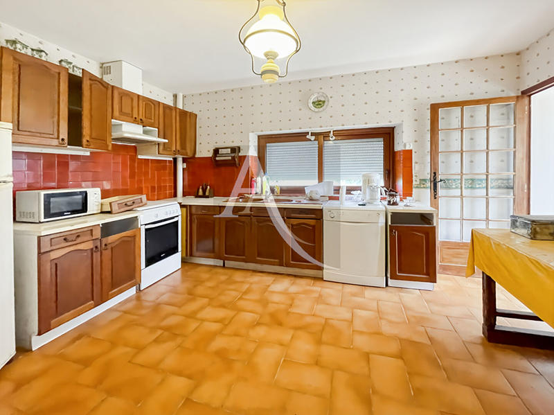 Maison - 216 m² - 12 pièces