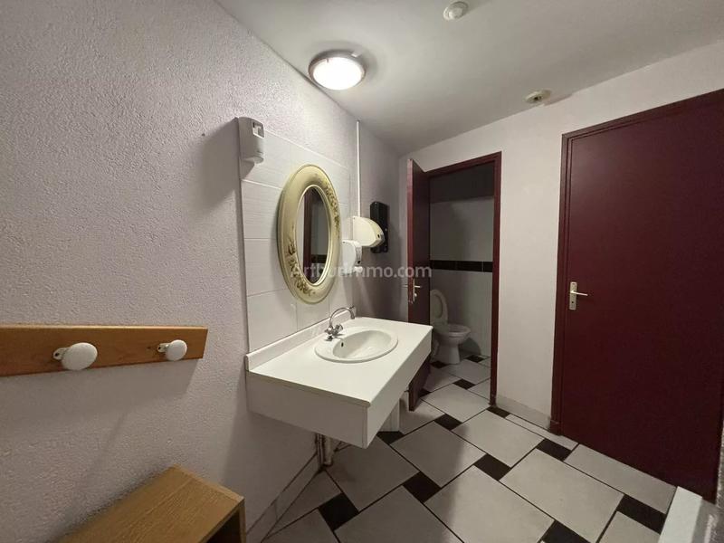 Magasins - 82 m² - 2 pièces