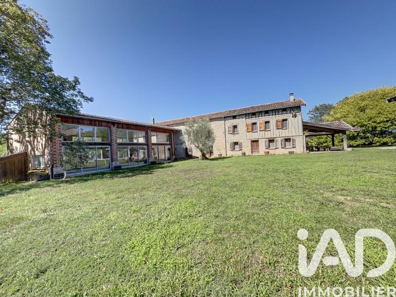 Maison - 564 m² - 13 pièces