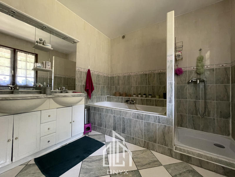 Maison - 140 m² - 6 pièces