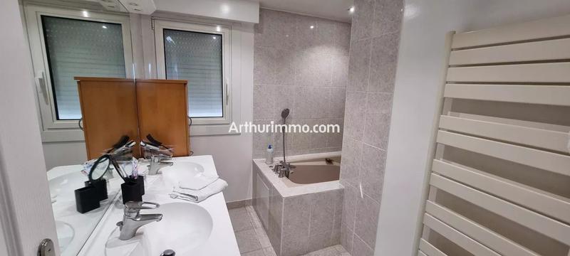 Maison - 210 m² - 7 pièces