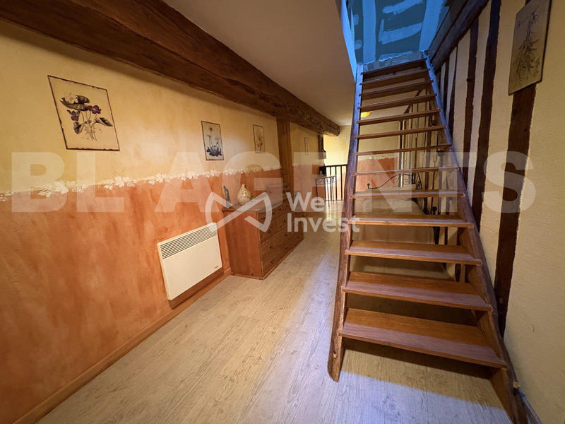 Maison - 235 m² - 9 pièces