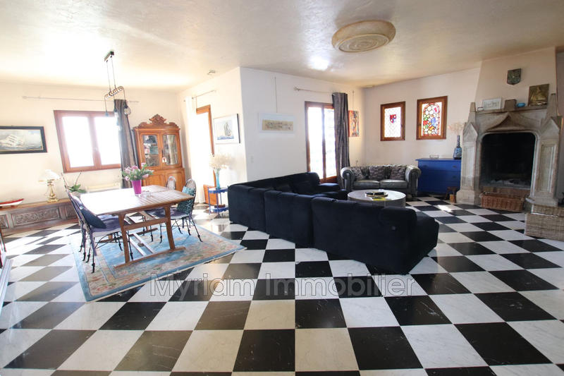 Maison - 265 m² - 8 pièces