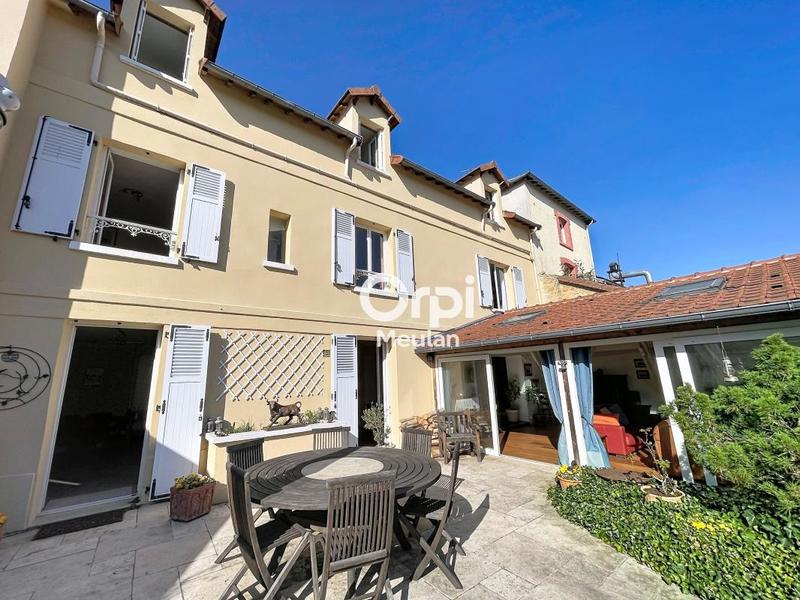 Maison - 226 m² - 8 pièces