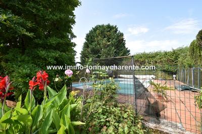 Maison - 303 m² - 12 pièces