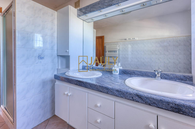 Villa - 190 m² - 8 pièces