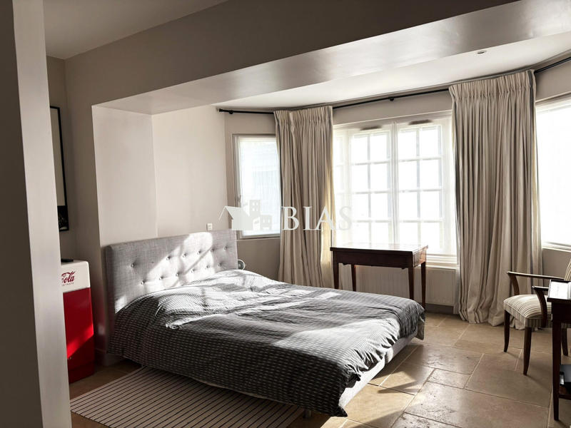 Maison - 280 m² - 8 pièces