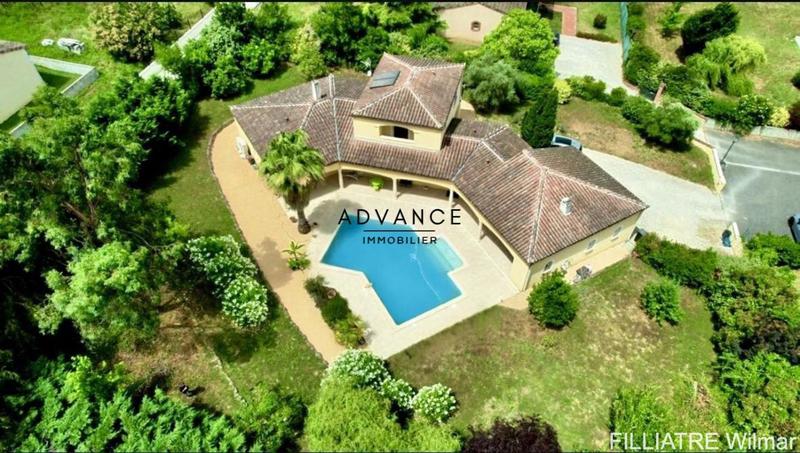 Maison - 210 m² - 5 pièces