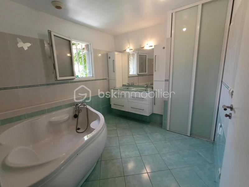 Maison traditionnelle - 177 m² - 7 pièces