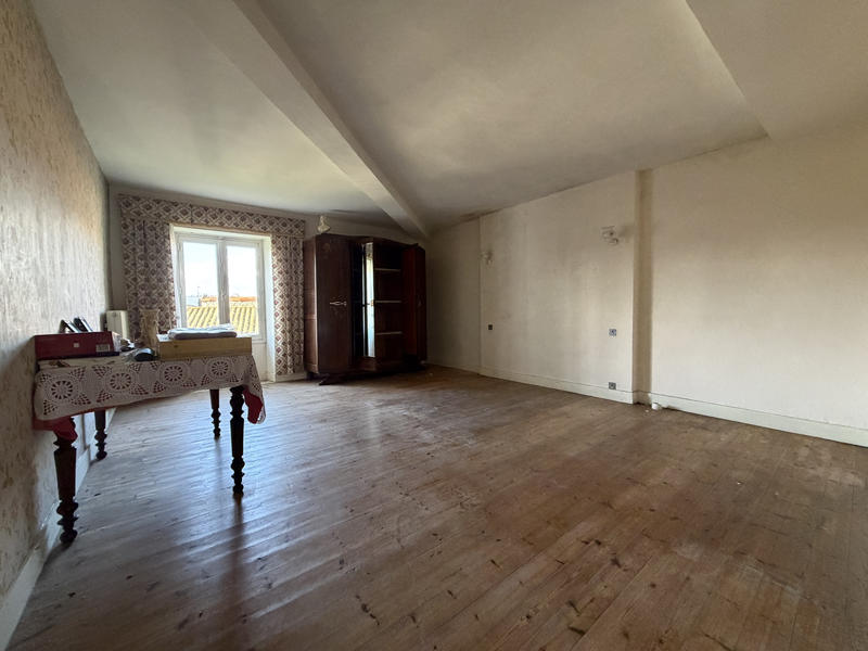 Maison - 237 m² - 8 pièces