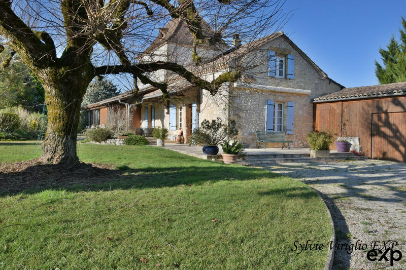 Maison - 207 m² - 6 pièces