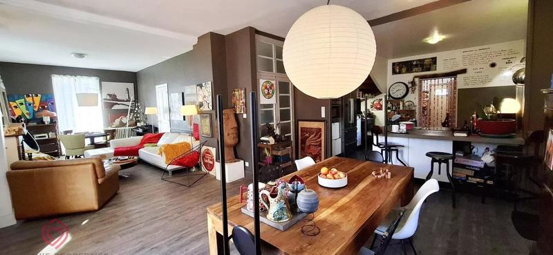 Maison - 252 m² - 11 pièces