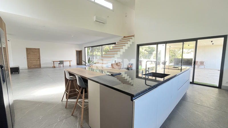 Maison - 246 m² - 5 pièces