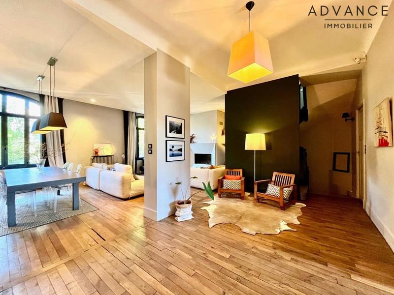 Maison - 315 m² - 12 pièces