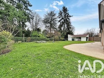 Maison - 225 m² - 8 pièces