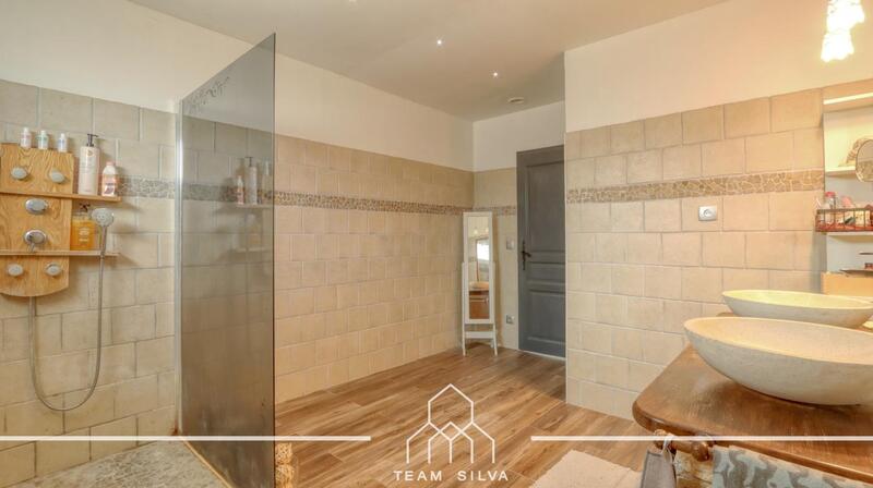 Maison - 200 m² - 5 pièces