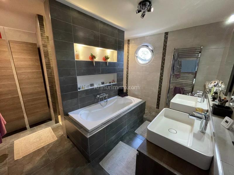 Maison - 197 m² - 7 pièces